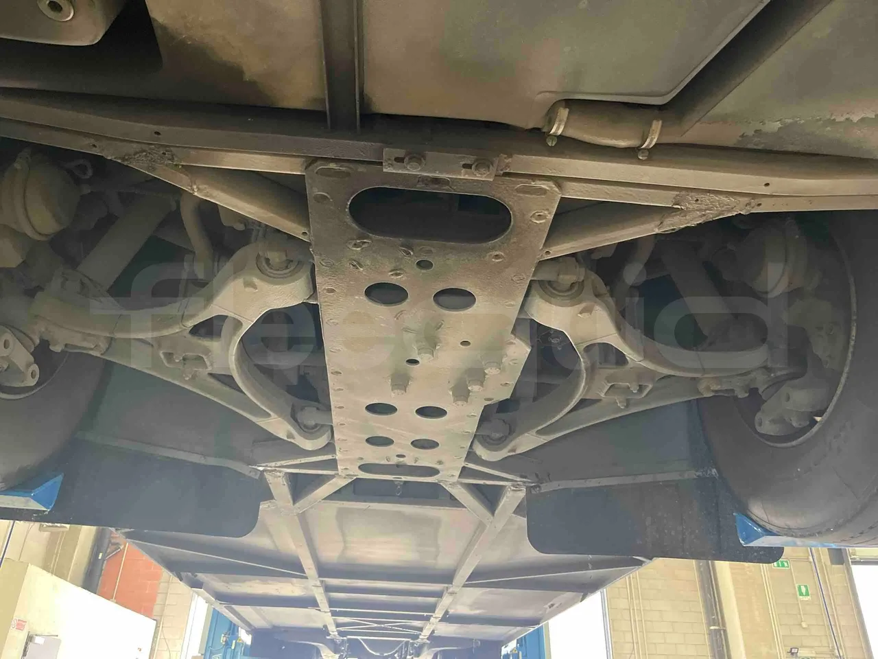 Iveco Crossway - front axle central