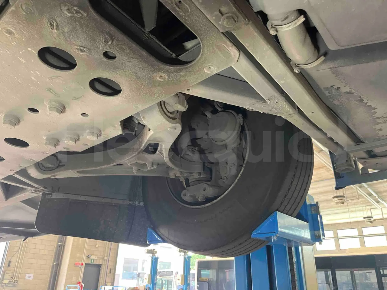 Iveco Crossway - front axle left side