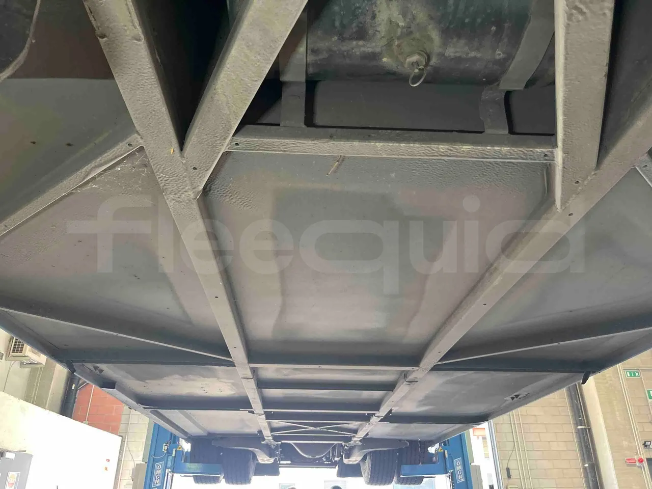 Iveco Crossway - central undercarriage photo