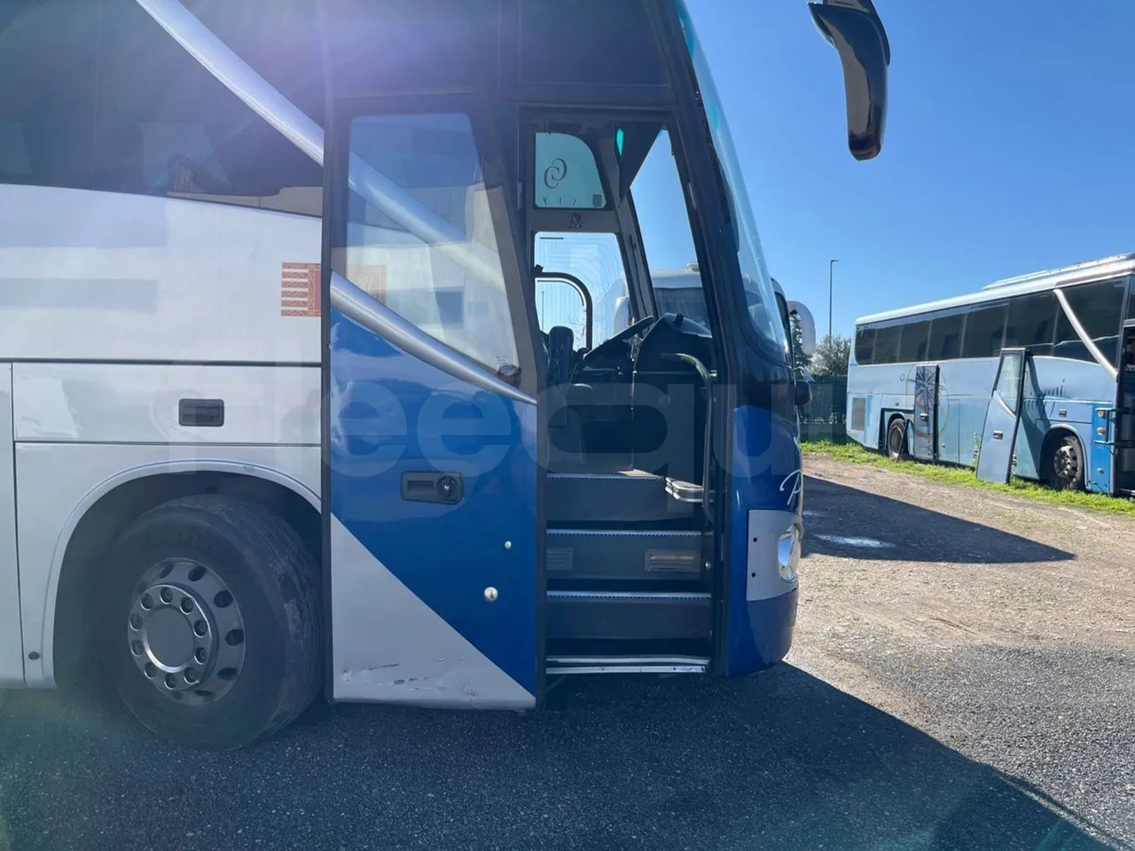 King Long XMQ6127 420-3 - Euro5 - 287kW - 12mt - front door 1 open