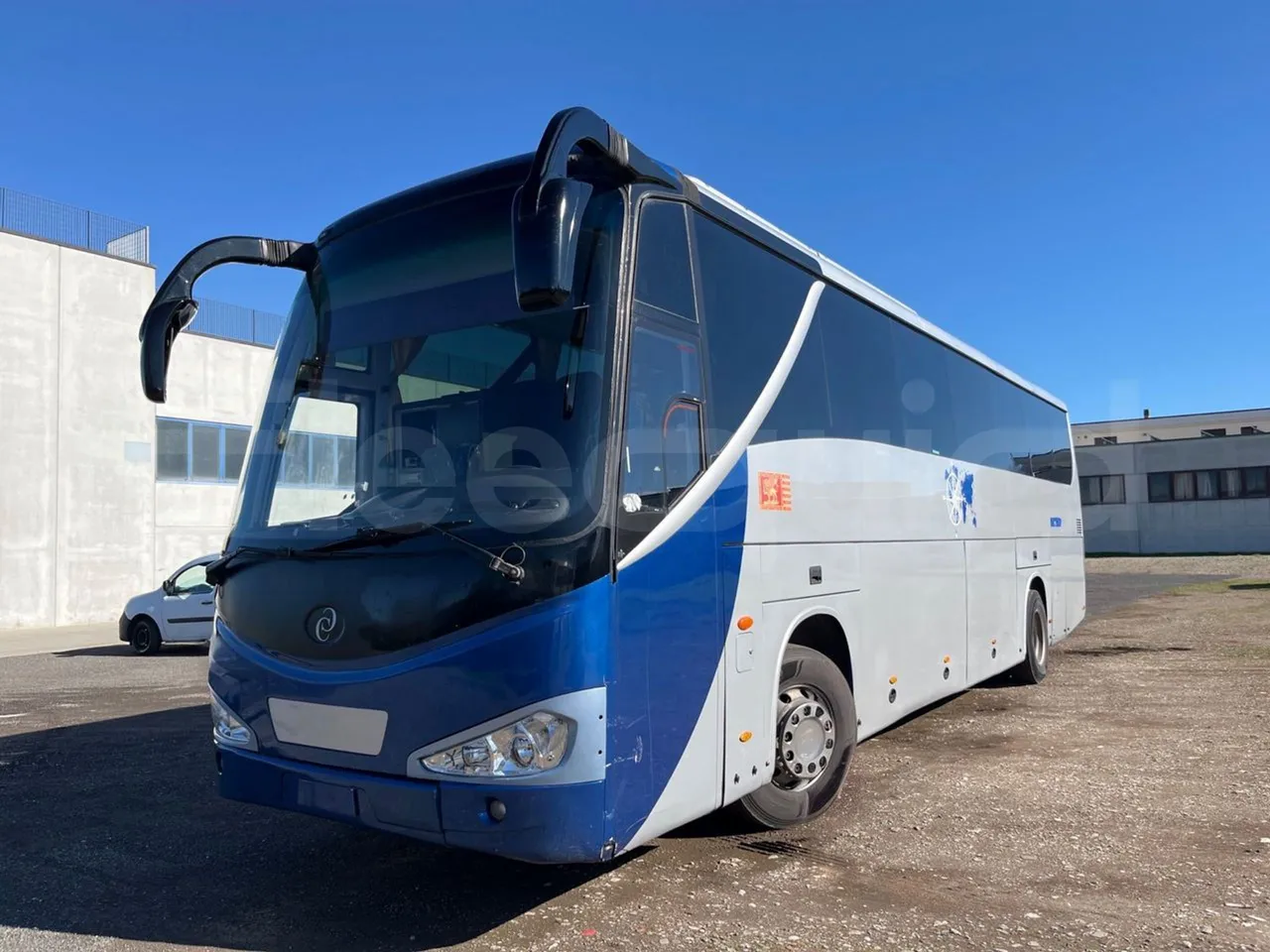 King Long XMQ6127 420-3 - Euro5 - 287kW - 12mt - 3/4 front left