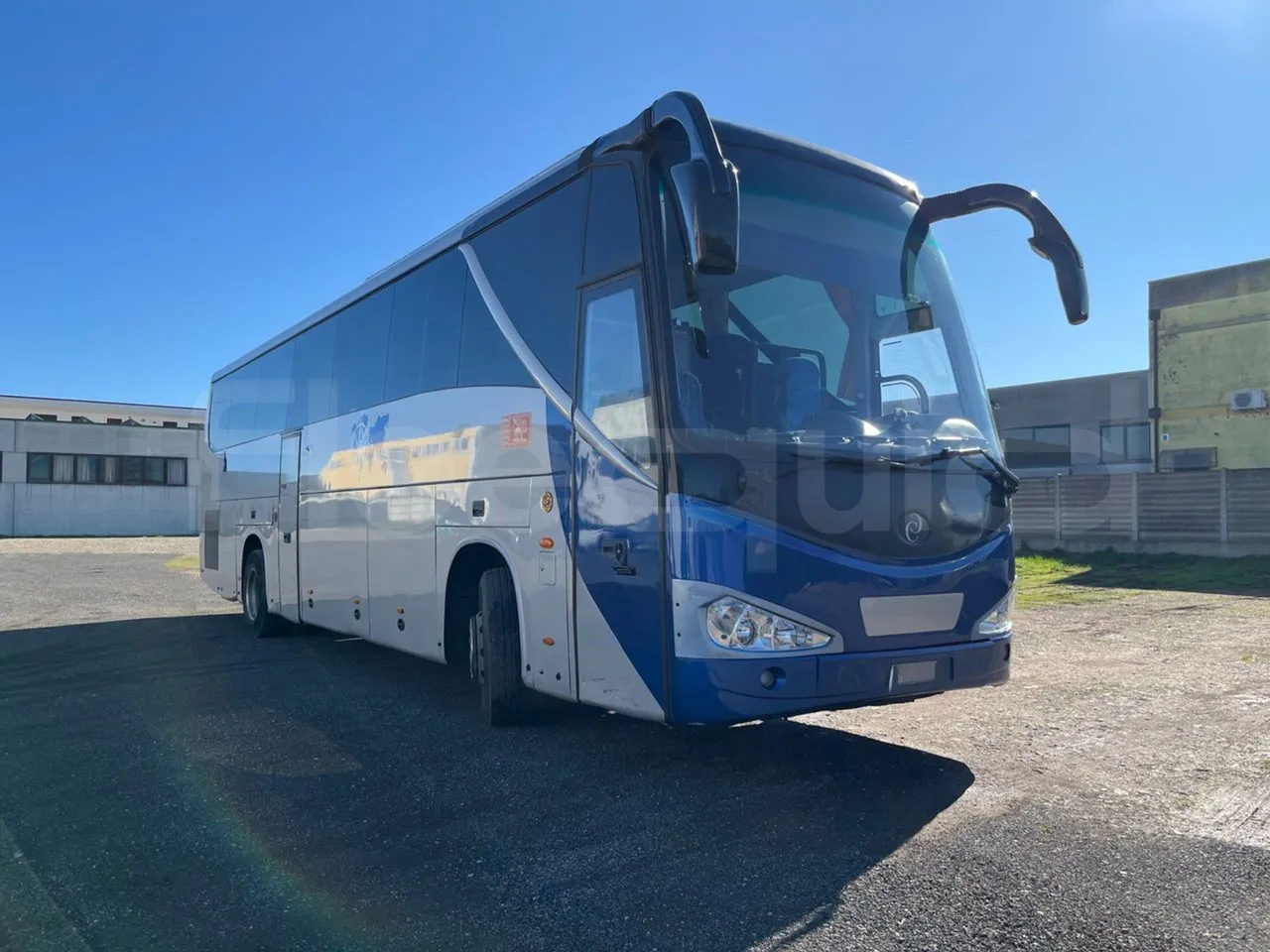 King Long XMQ6127 420-3 - Euro5 - 287kW - 12mt - 3/4 front right doors