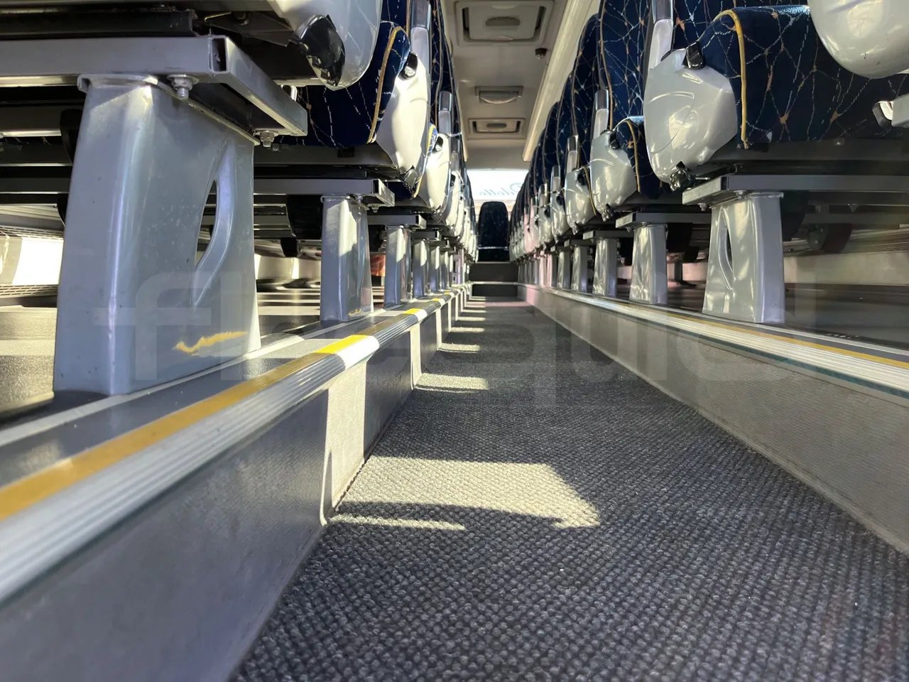 King Long XMQ6127 420-3 - Euro5 - 287kW - 12mt - seat brackets photo