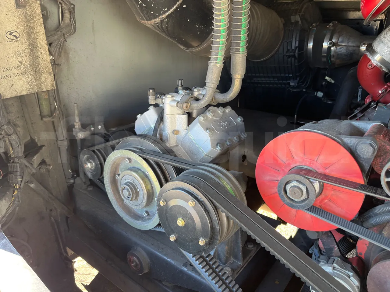 King Long XMQ6127 420-3 - Euro5 - 287kW - 12mt - air conditioning compressor