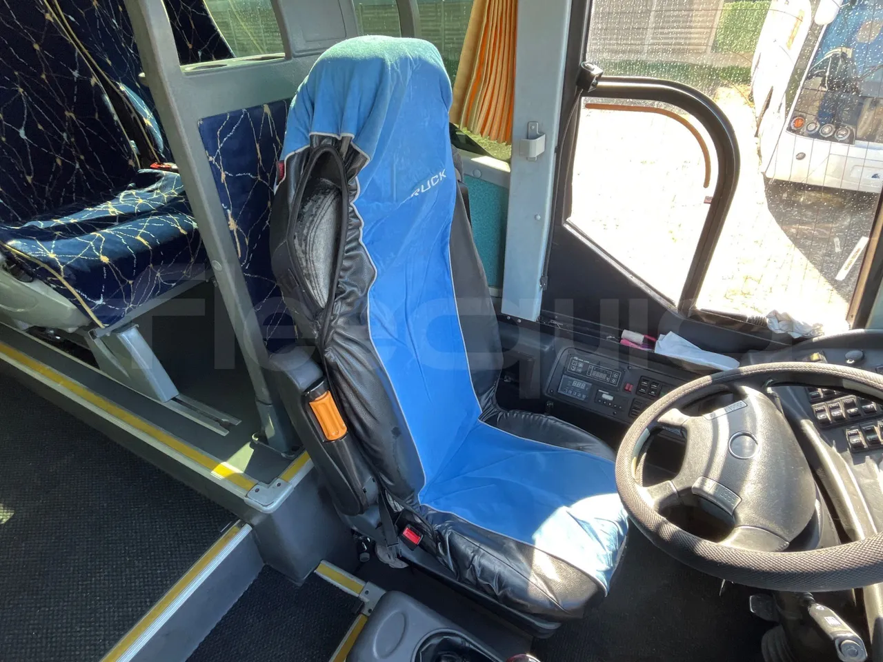 King Long XMQ6127 420-3 - Euro5 - 287kW - 12mt - driver's seat photo