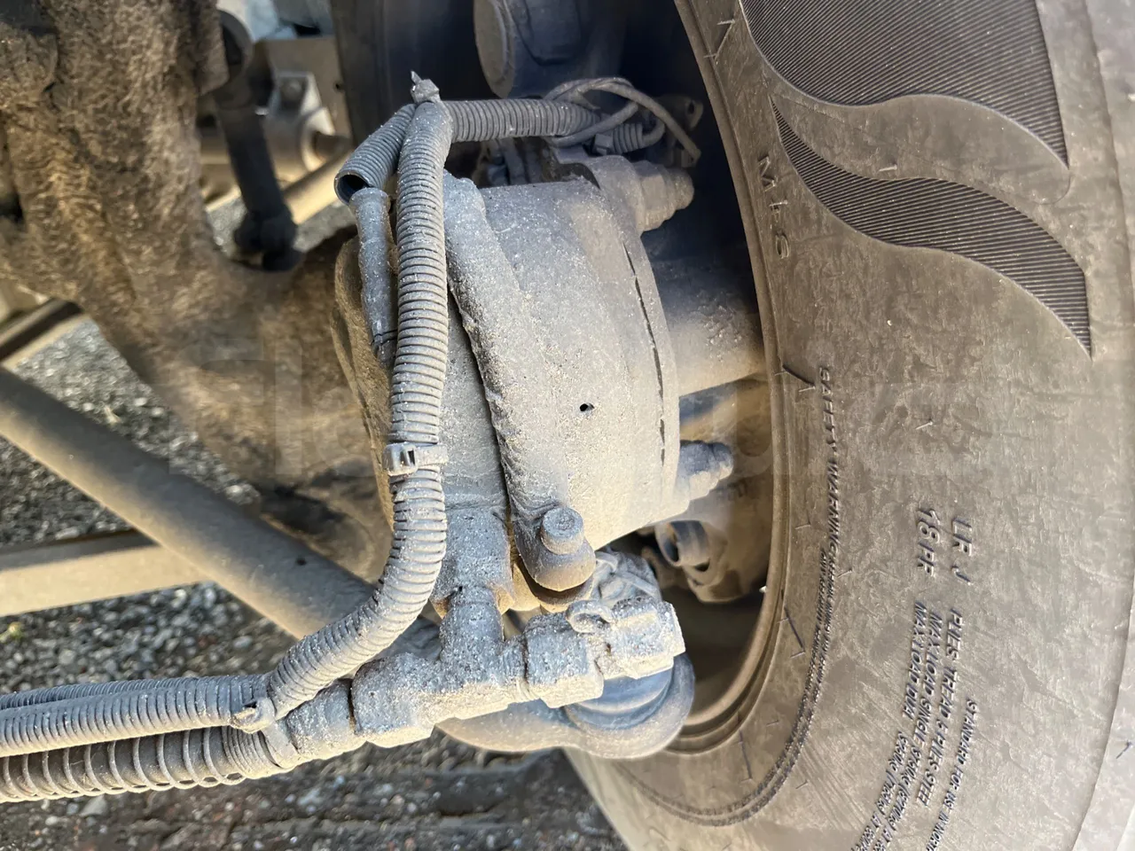 King Long XMQ6127 420-3 - Euro5 - 287kW - 12mt - front brake calipers left