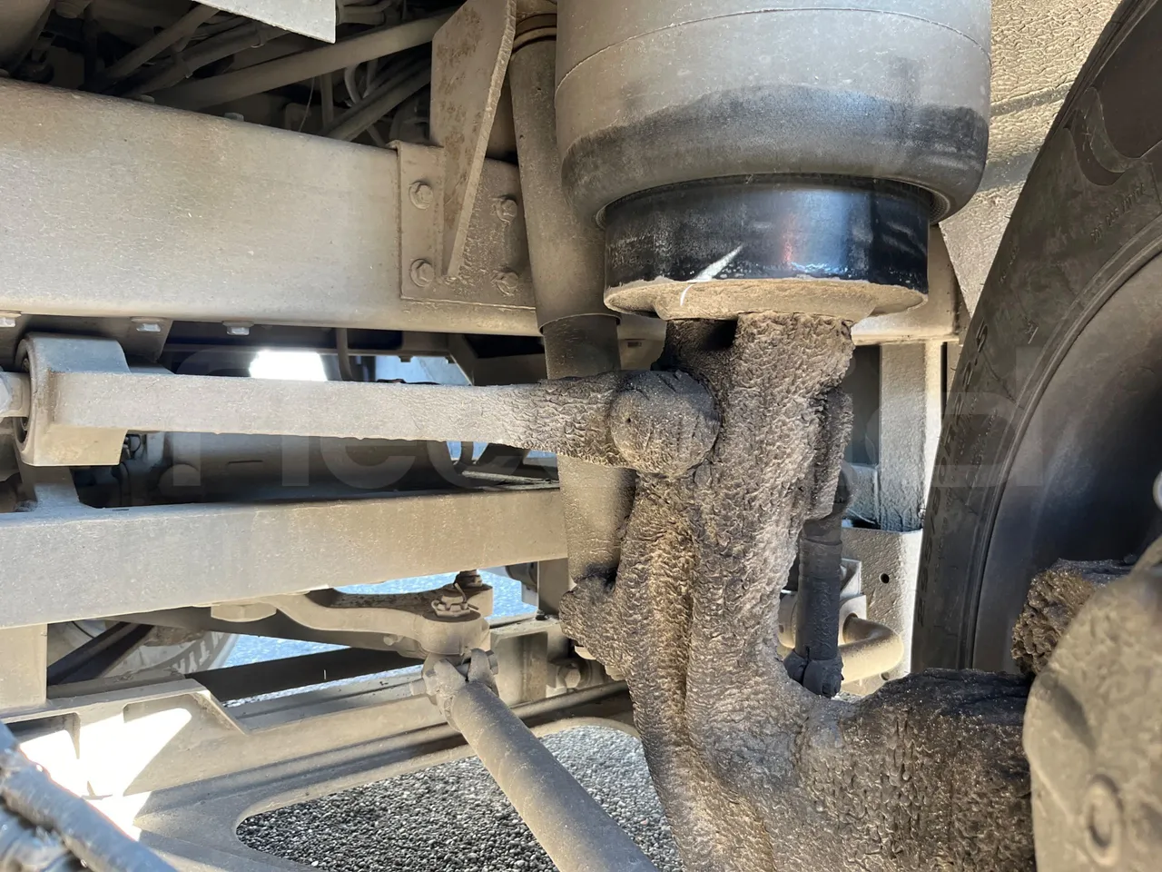 King Long XMQ6127 420-3 - Euro5 - 287kW - 12mt - front shock absorbers left