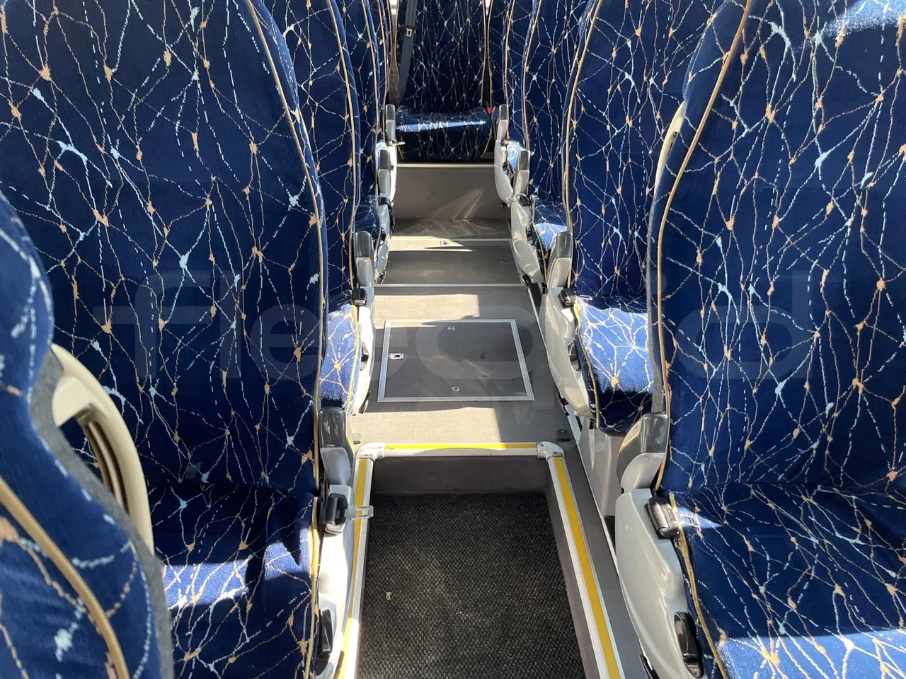 King Long XMQ6127 420-3 - Euro5 - 287kW - 12mt - floor hatches photo