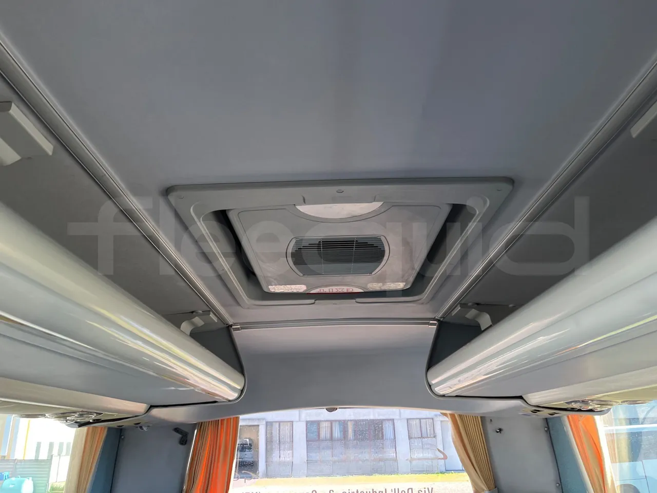 King Long XMQ6127 420-3 - Euro5 - 287kW - 12mt - roof hatch 2