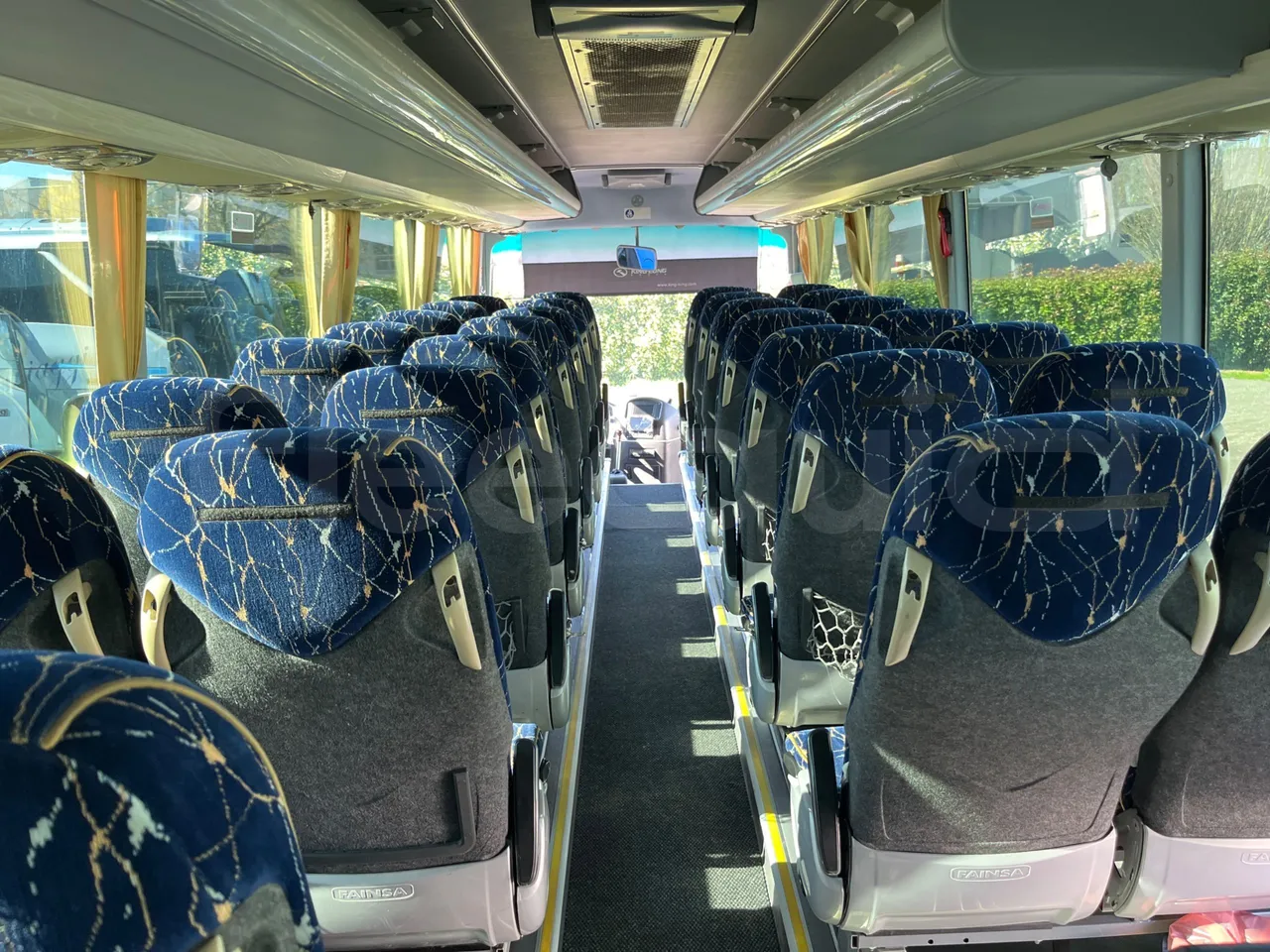 King Long XMQ6127 420-3 - Euro5 - 287kW - 12mt - forward view middle aisle