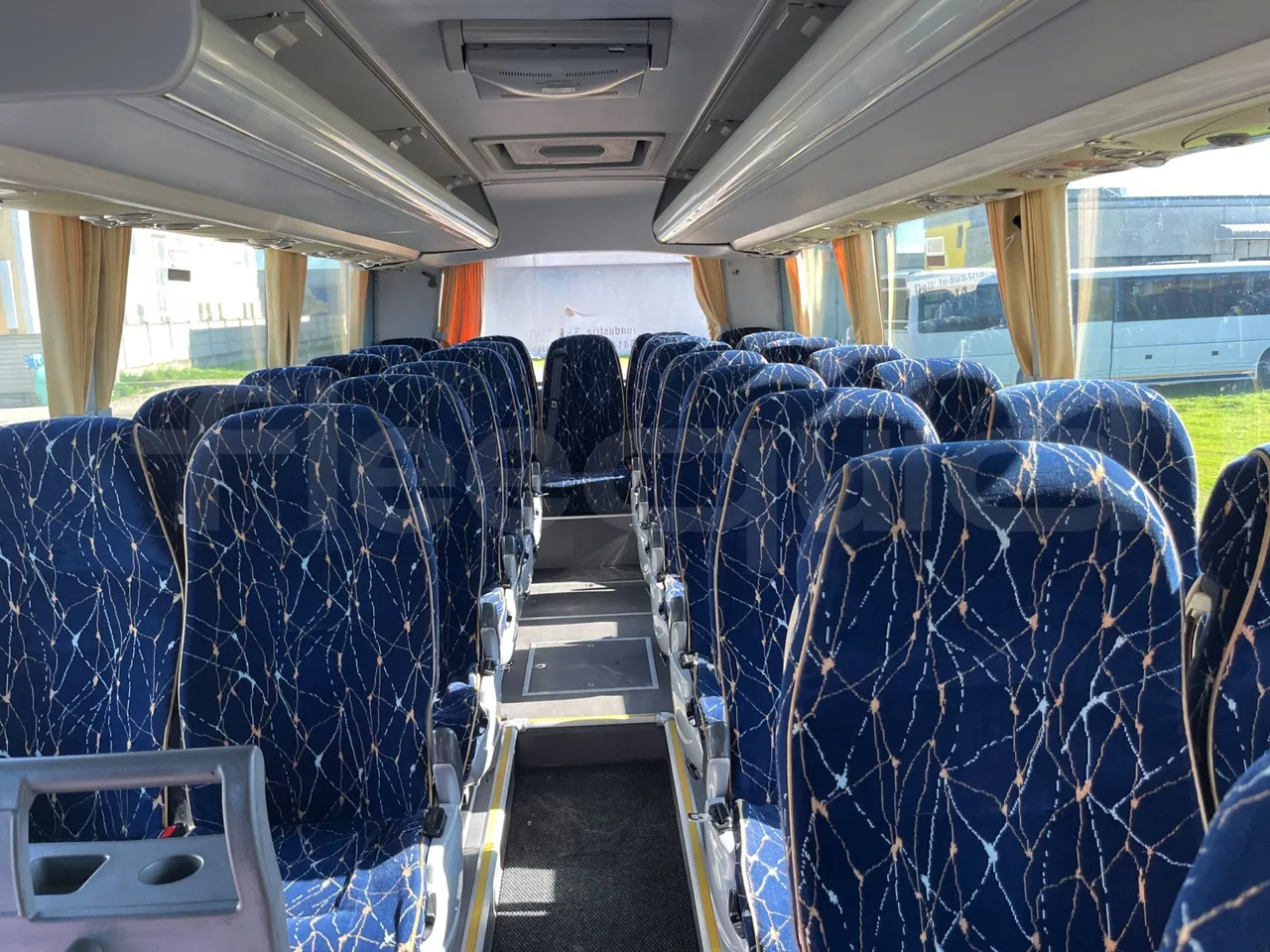 King Long XMQ6127 420-3 - Euro5 - 287kW - 12mt - reverse view middle aisle