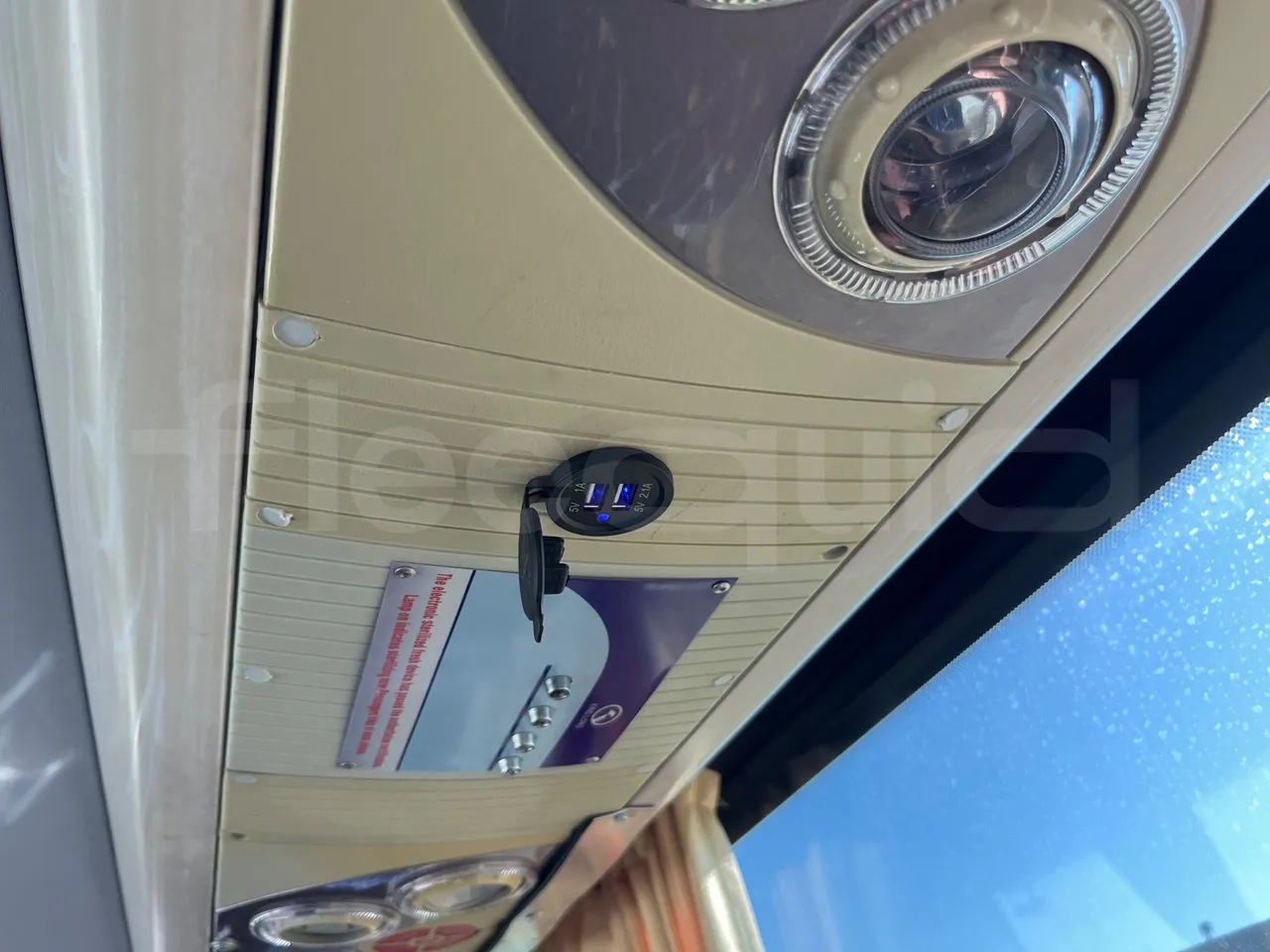 King Long XMQ6127 420-3 - Euro5 - 287kW - 12mt - power outlets detail