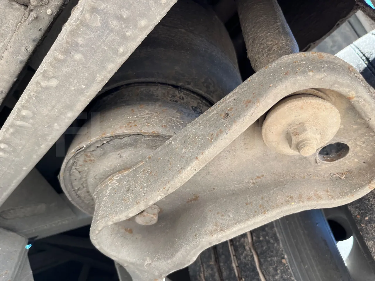 King Long XMQ6127 420-3 - Euro5 - 287kW - 12mt - axel 3 shock absorbers 1 left