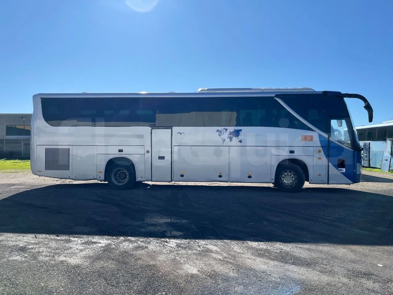 King Long XMQ6127 420-3 - Euro5 - 287kW - 12mt - right side doors closed