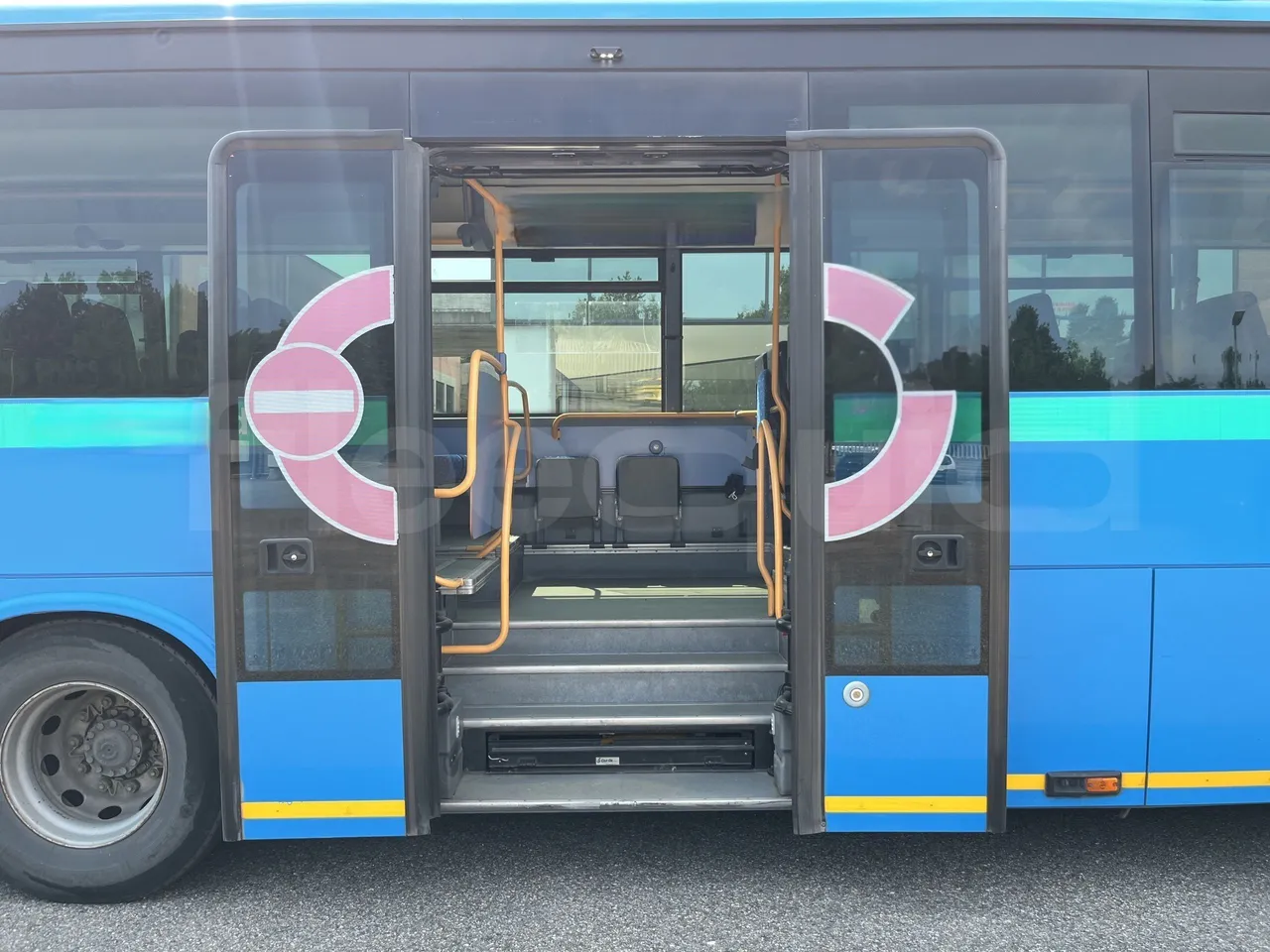 Iveco Crossway - Second Door Open