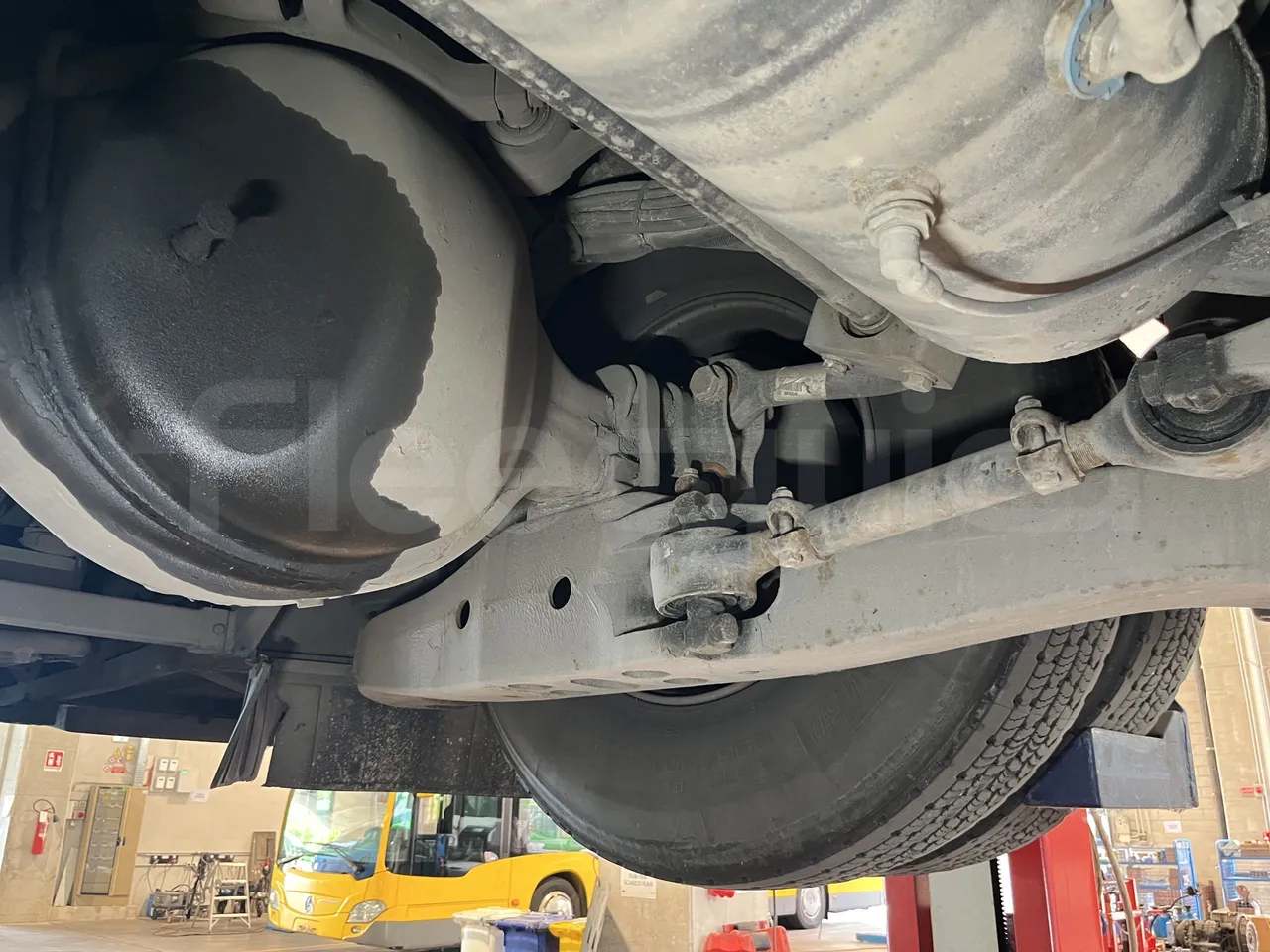 Iveco Crossway - Third Axle Right Side