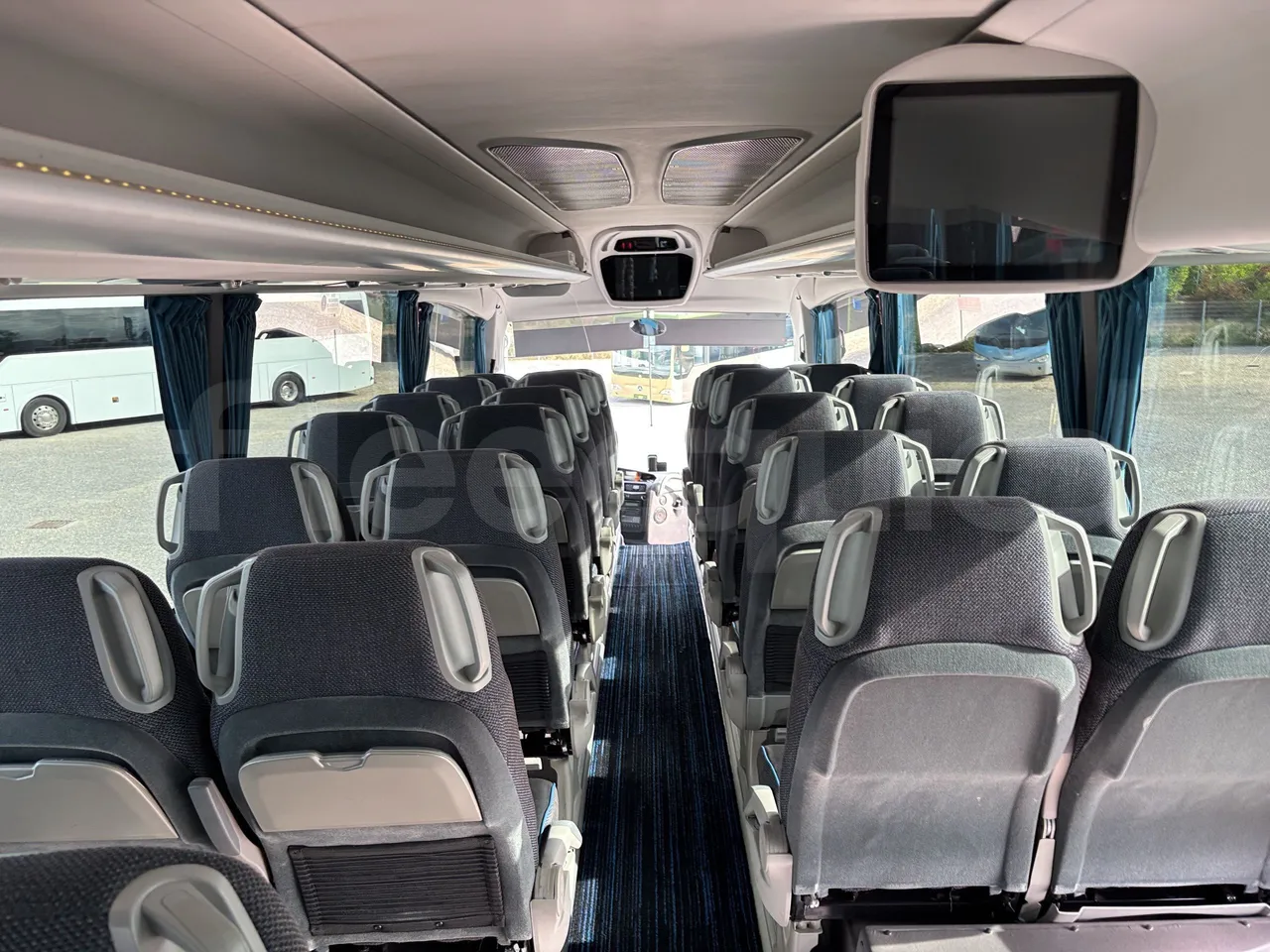 Irizar i6 - Forward Seats From Middle Position