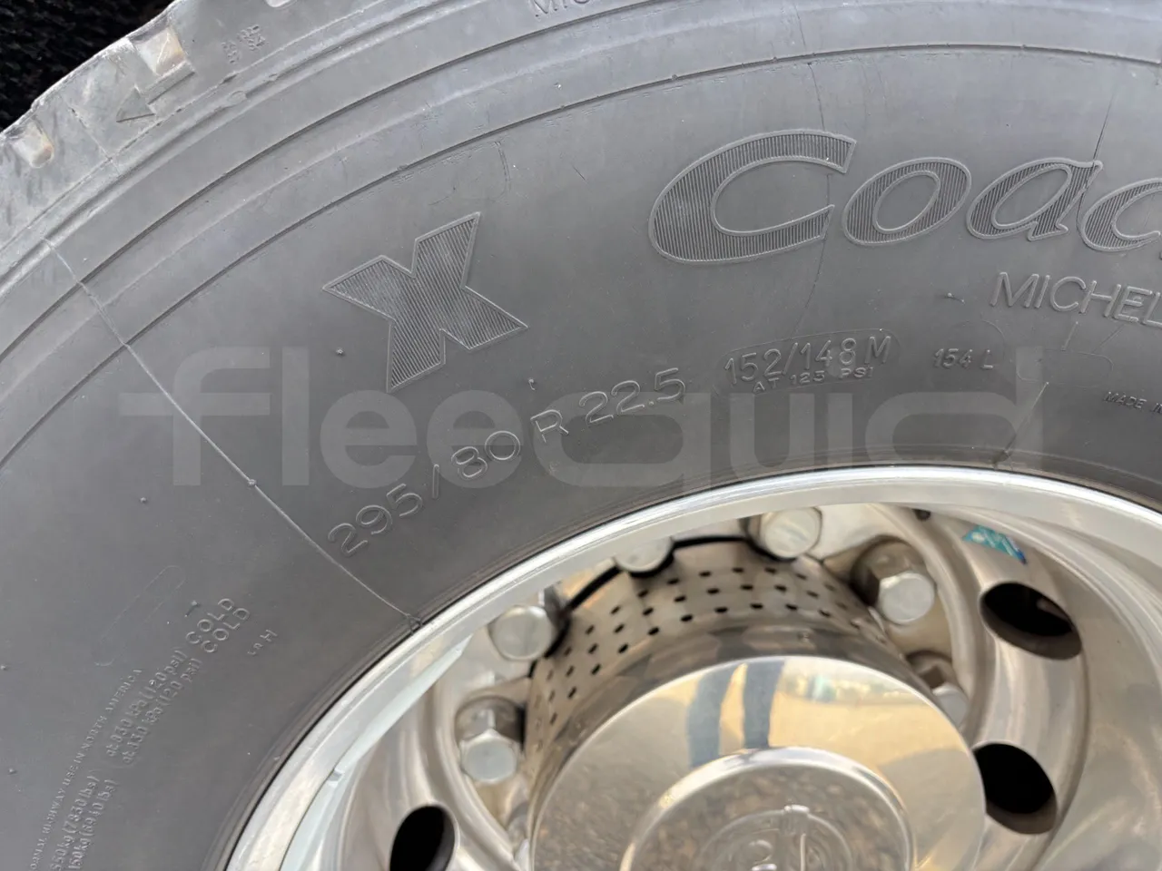 Irizar i6 - Second Axle Left Side: Complete Wheel