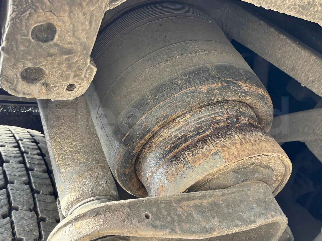 Irizar i6 - Second Axle First Shock Absorbers Right Side