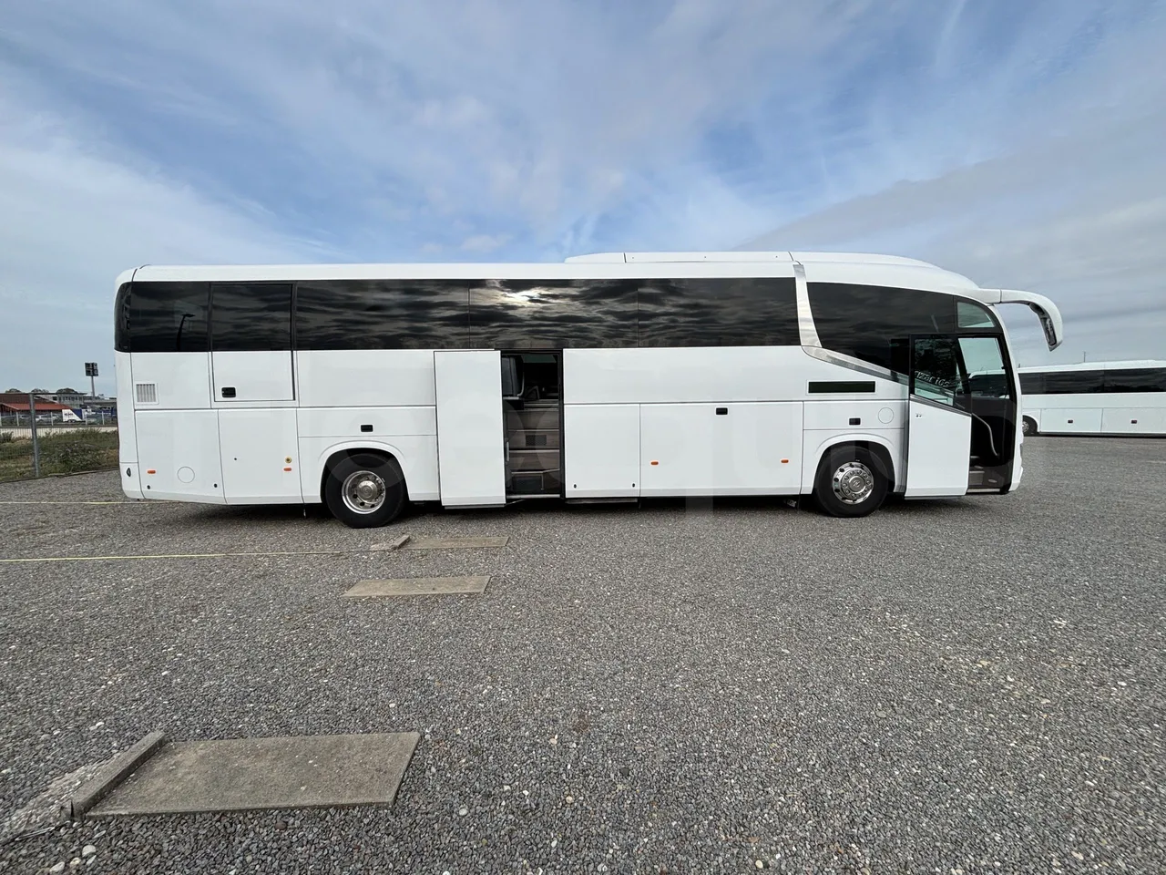Irizar i6 - Right Side Doors Open
