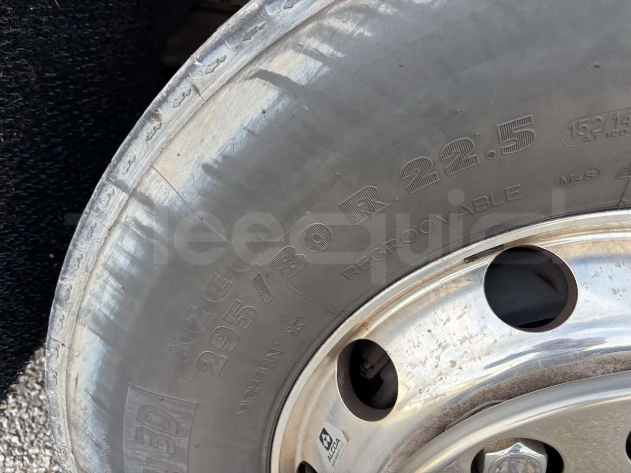 Irizar i6 - First Axle Left Side: Tyre Size