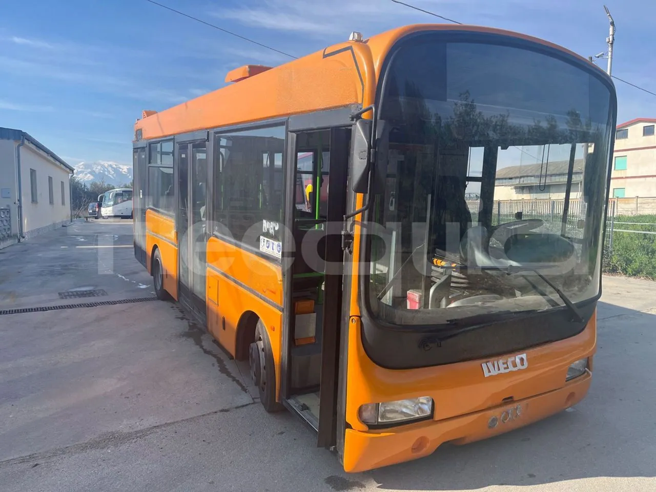 Iveco 200E 8-13/059 - Base cover photo