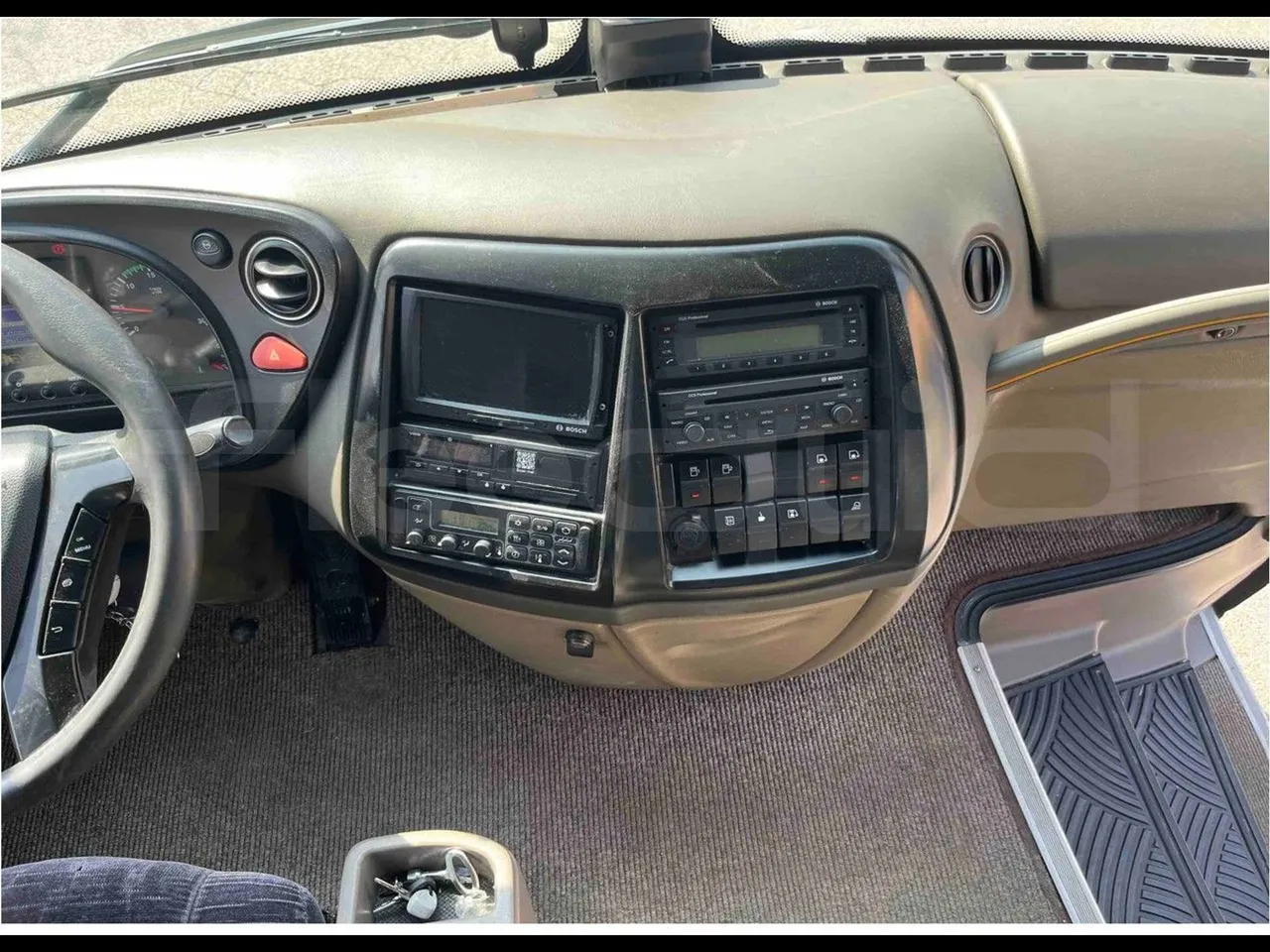 Iveco Magelys SFR2XX - EUR6 - 294kW - 12.265m - radio accessories photo