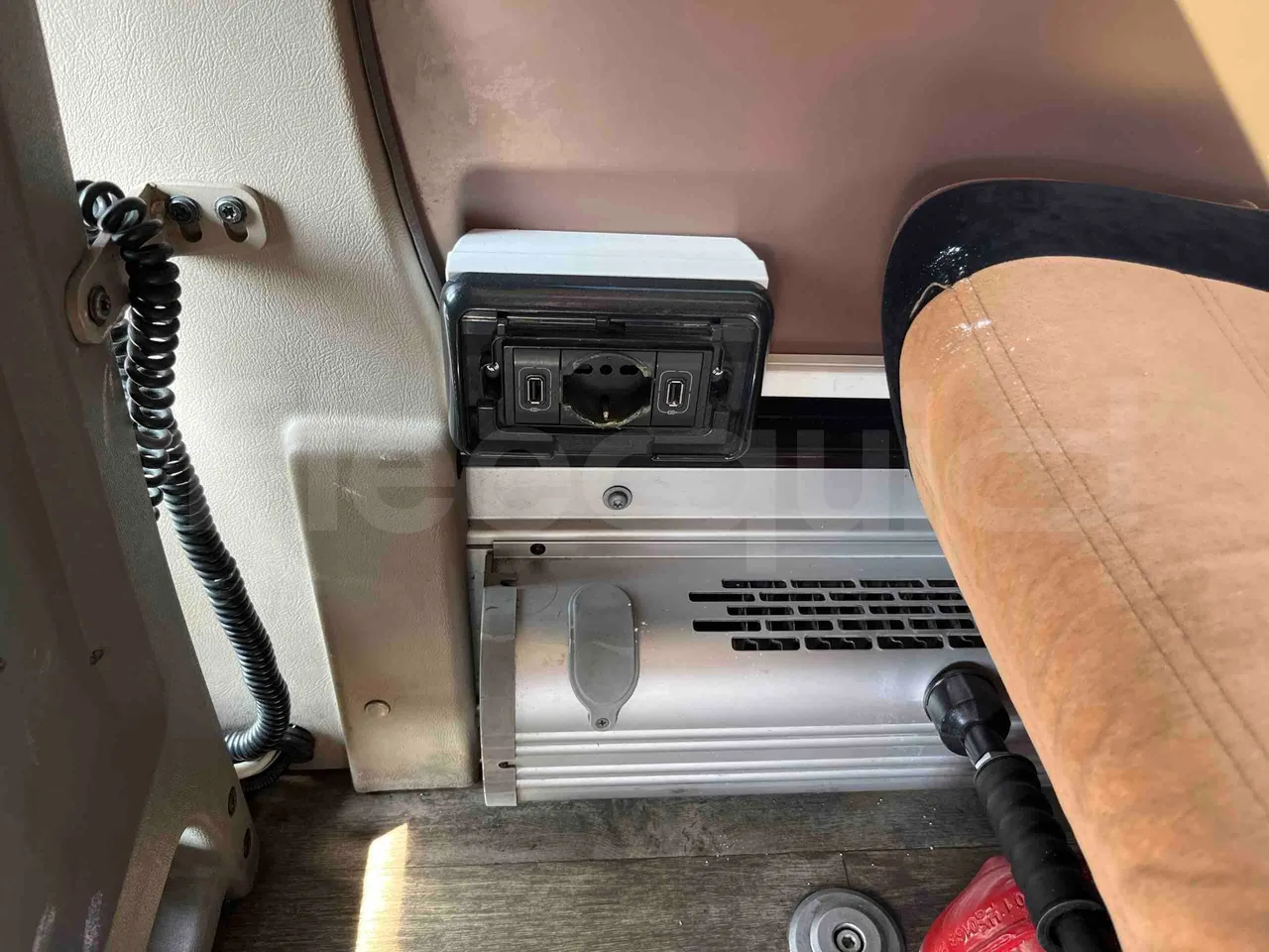 Iveco Magelys SFR2XX - EUR6 - 294kW - 12.265m - armrest detail photo