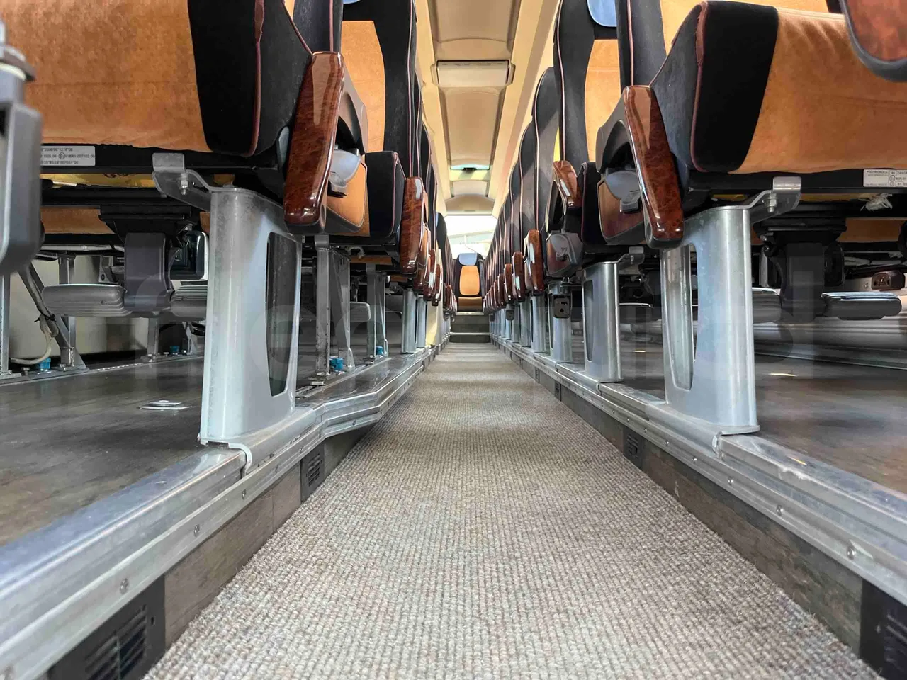 Iveco Magelys SFR2XX - EUR6 - 294kW - 12.265m - seat brackets photo