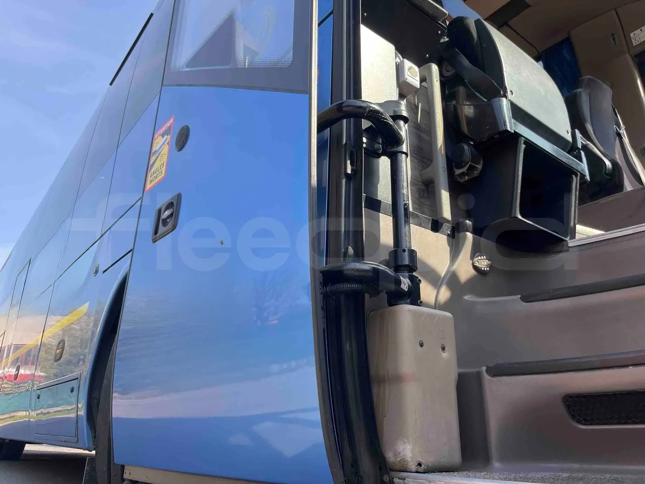 Iveco Magelys SFR2XX - EUR6 - 294kW - 12.265m - door mechanism photo