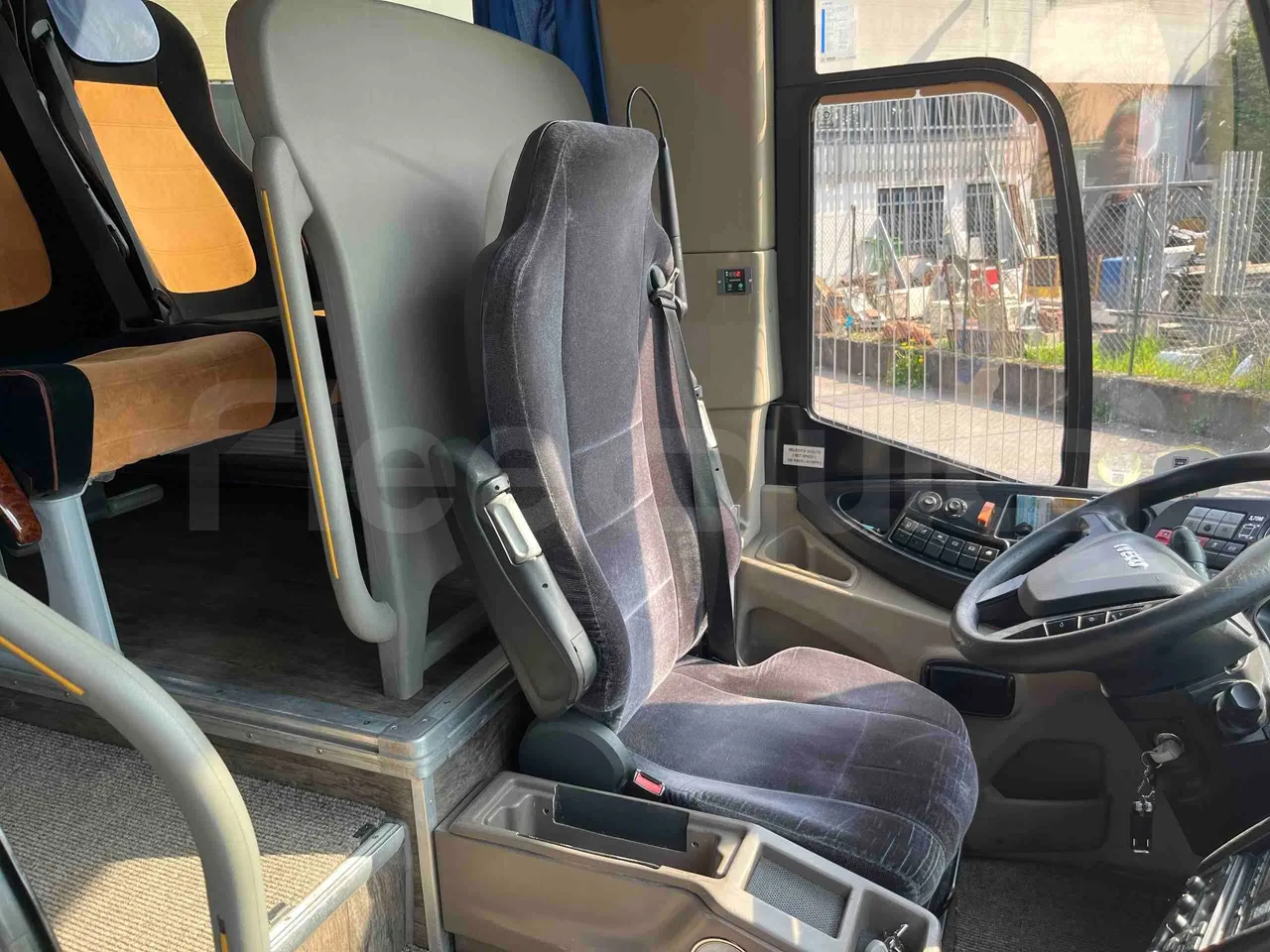 Iveco Magelys SFR2XX - EUR6 - 294kW - 12.265m - driver's seat photo