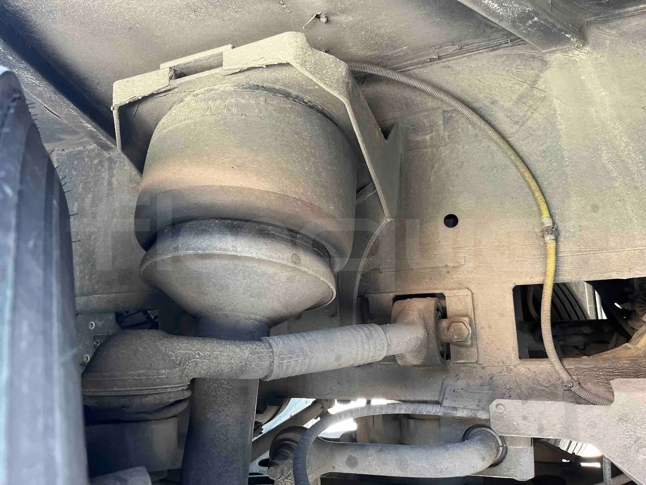 Iveco Magelys SFR2XX - EUR6 - 294kW - 12.265m - front air springs right