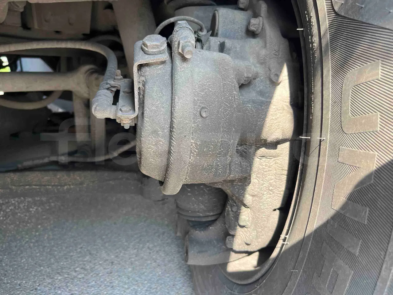 Iveco Magelys SFR2XX - EUR6 - 294kW - 12.265m - front brake calipers left