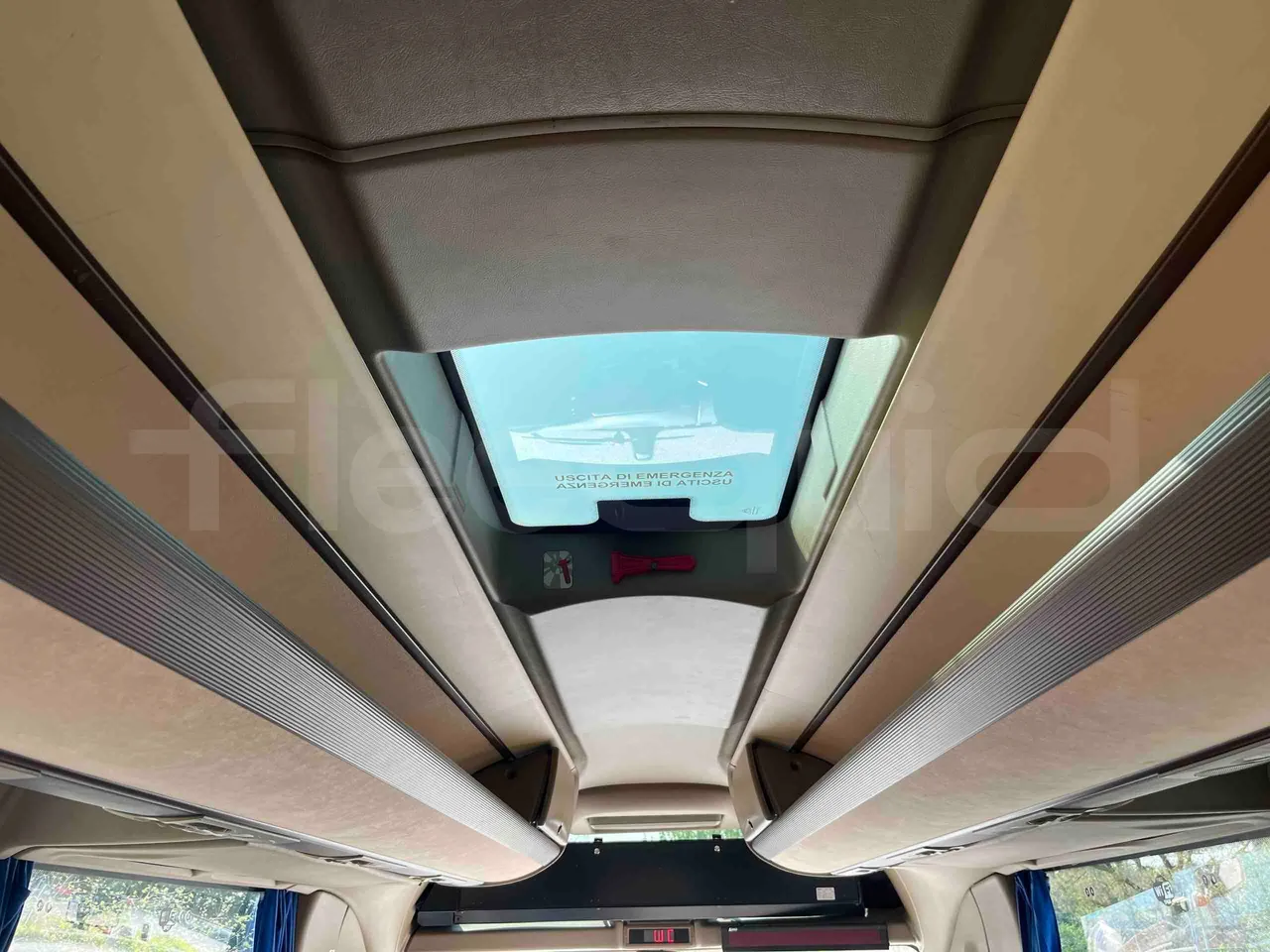 Iveco Magelys SFR2XX - EUR6 - 294kW - 12.265m - roof hatch 1