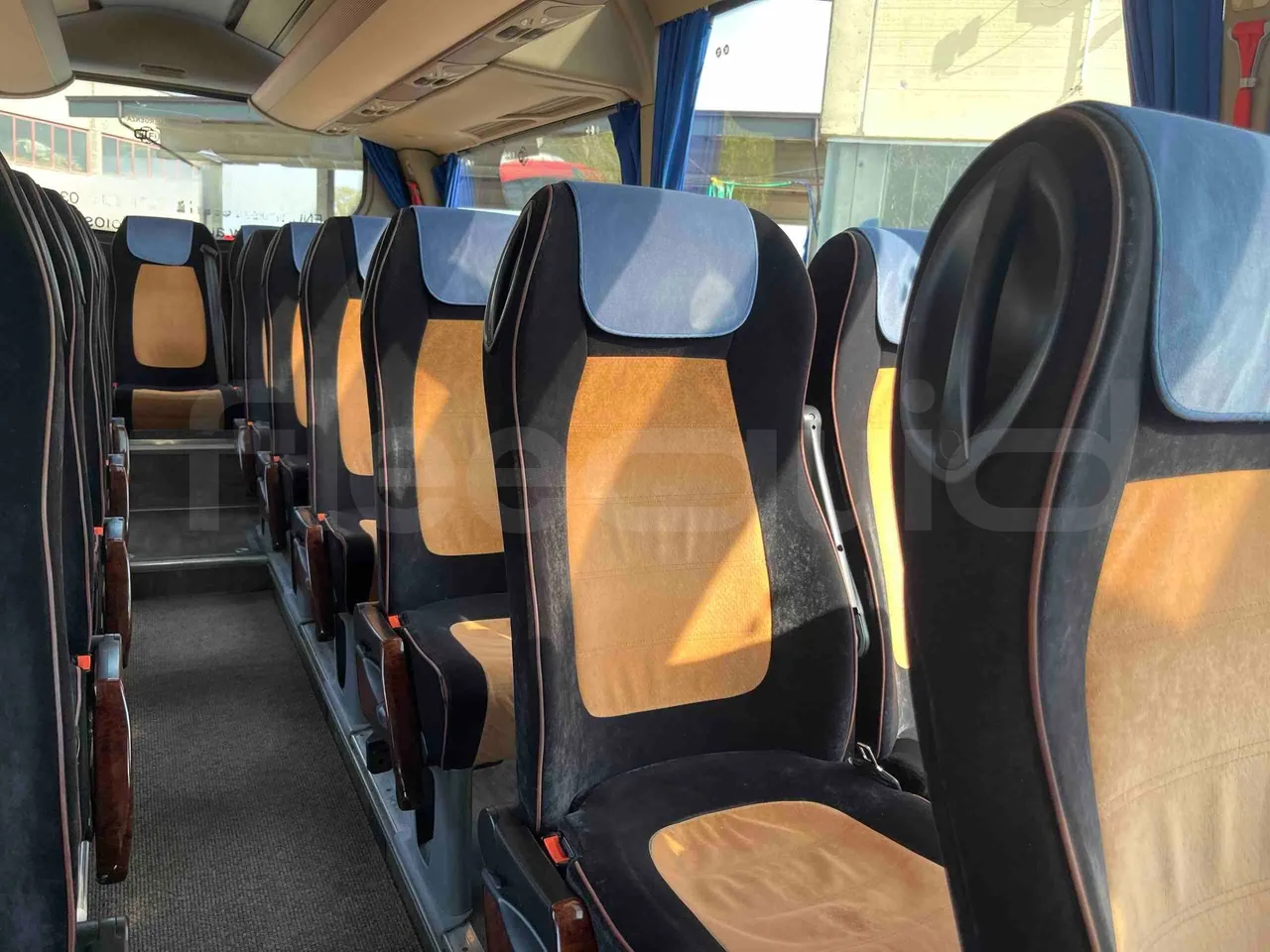 Iveco Magelys SFR2XX - EUR6 - 294kW - 12.265m - roof hatch 3