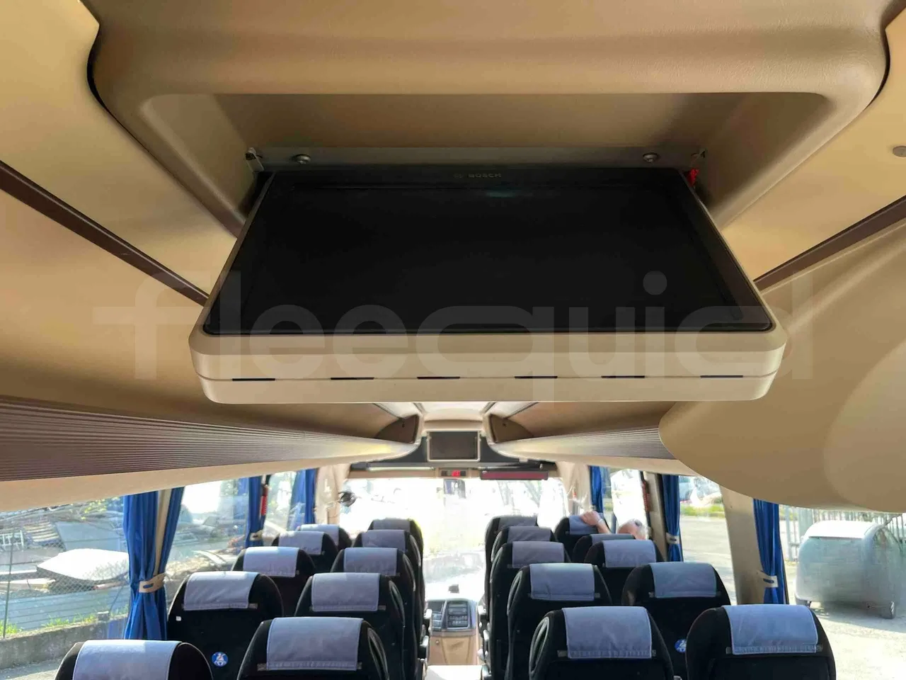 Iveco Magelys SFR2XX - EUR6 - 294kW - 12.265m - monitor detail photo