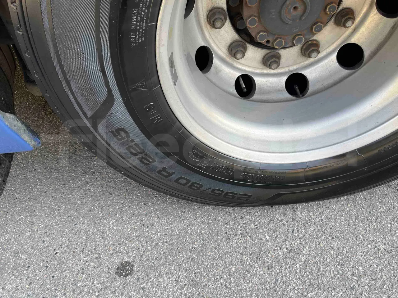 Iveco Magelys SFR2XX - EUR6 - 294kW - 12.265m - tread condition front tires right