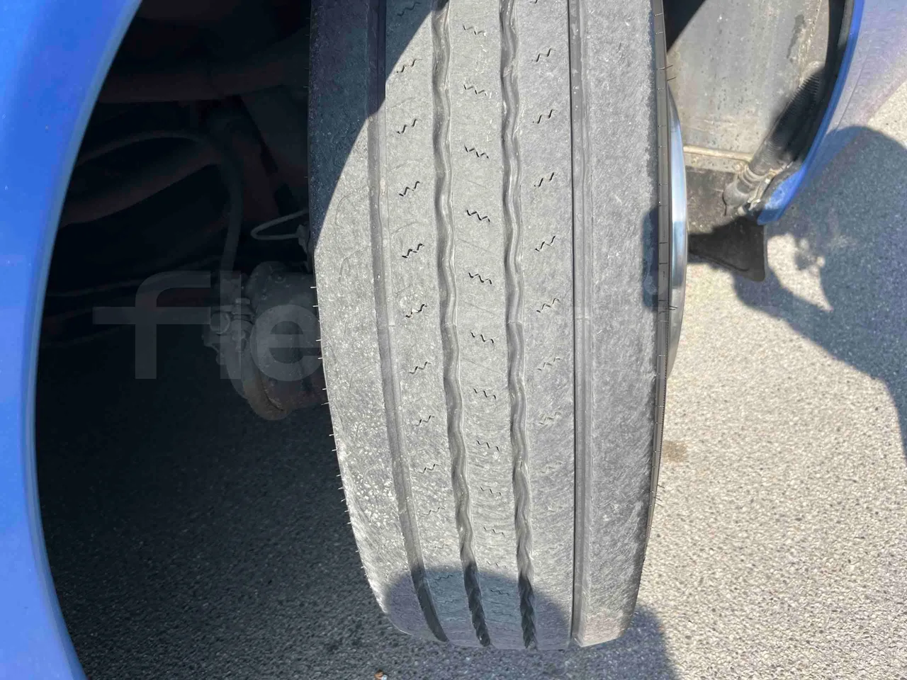 Iveco Magelys SFR2XX - EUR6 - 294kW - 12.265m - tread condition second axle tires right
