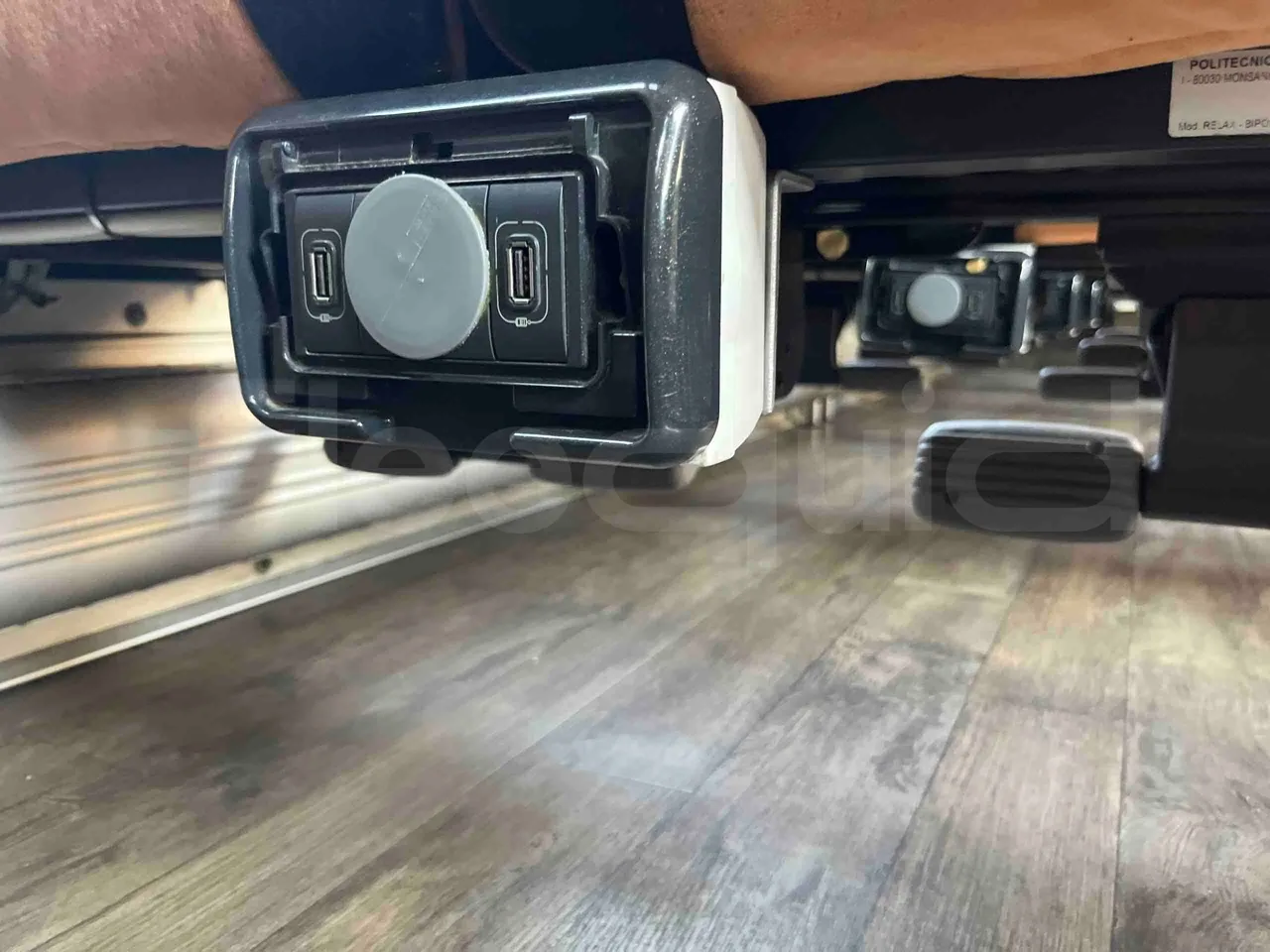 Iveco Magelys SFR2XX - EUR6 - 294kW - 12.265m - power outlets detail