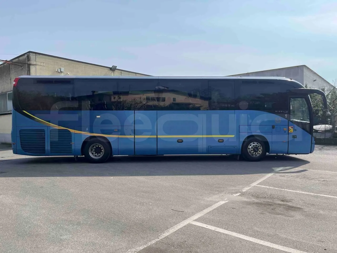 Iveco Magelys SFR2XX - EUR6 - 294kW - 12.265m - right side doors closed