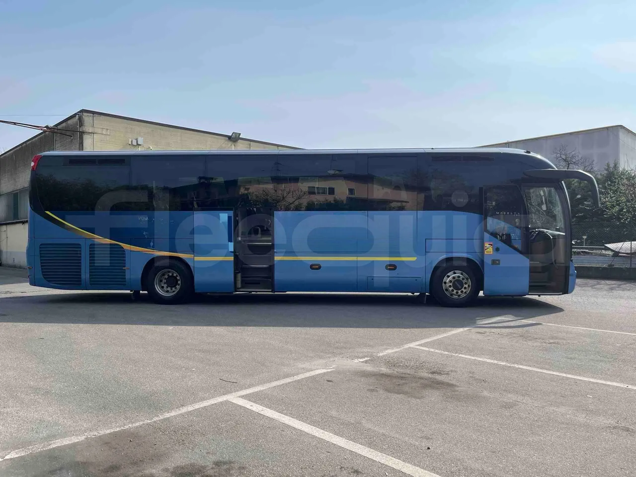 Iveco Magelys SFR2XX - EUR6 - 294kW - 12.265m - right side doors open