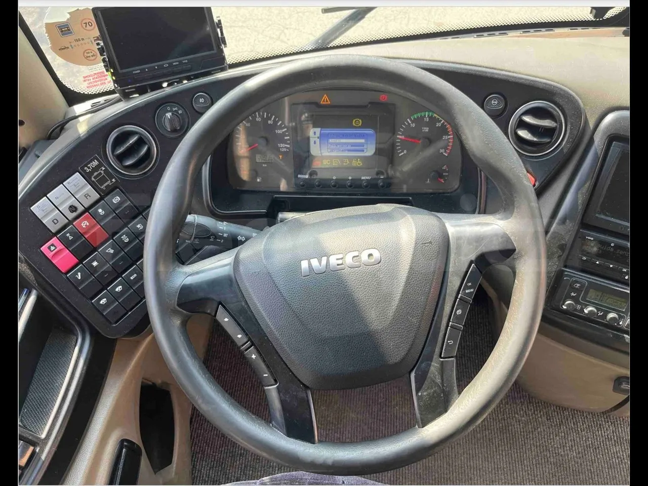 Iveco Magelys SFR2XX - EUR6 - 294kW - 12.265m - steering wheel photo