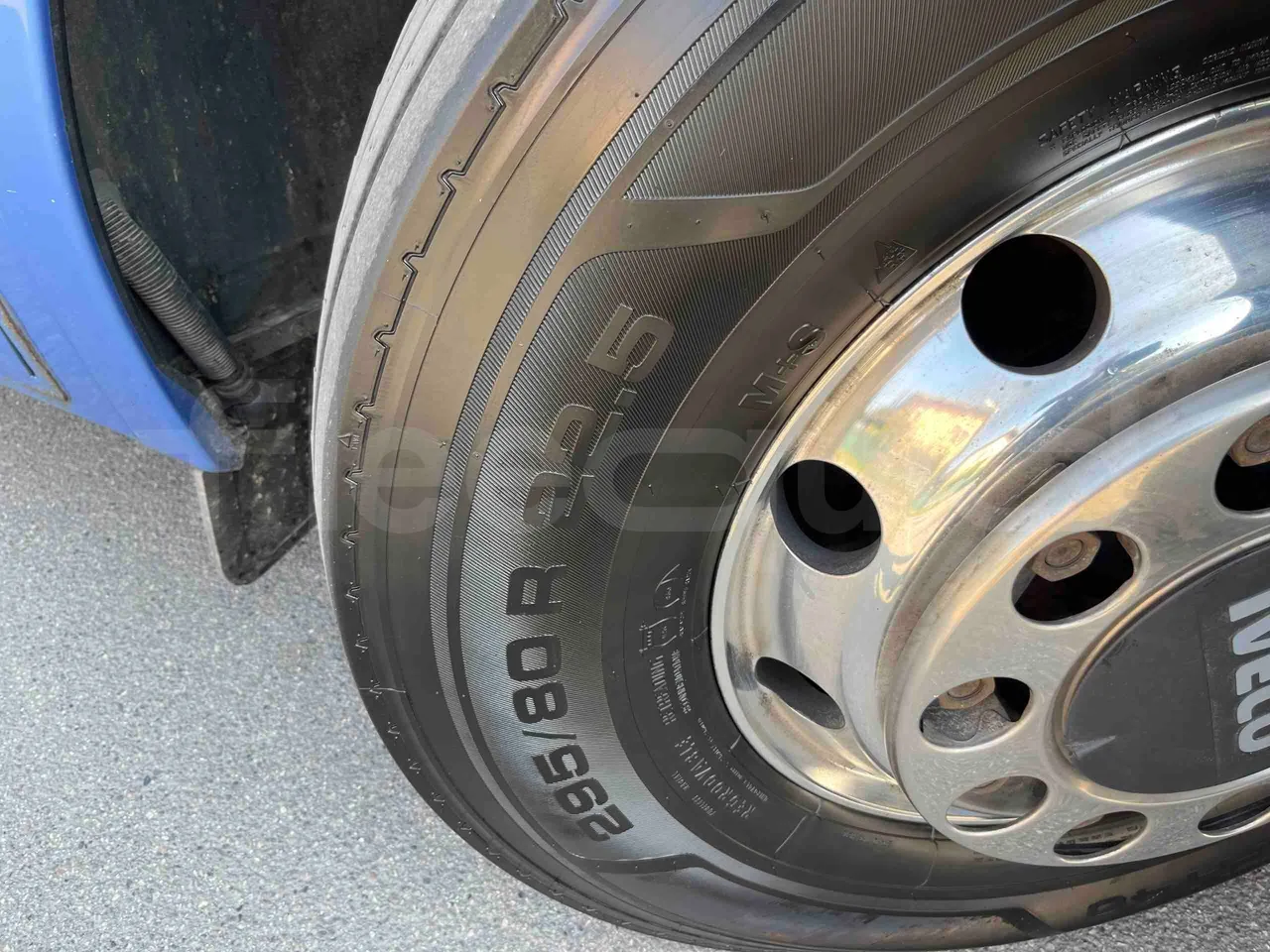 Iveco Magelys SFR2XX - EUR6 - 294kW - 12.265m - front left tire measurements