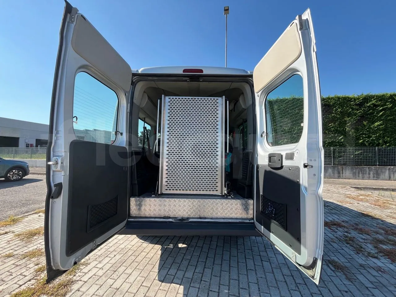 Fiat Ducato 250B/Euro4 - 0.88 Kw - 5,413 Mt - front door 1 open