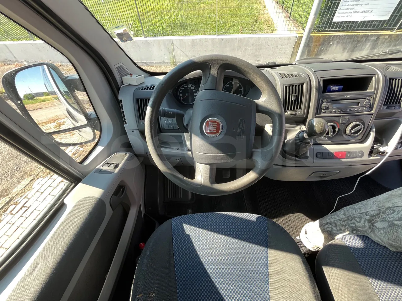 Fiat Ducato 250B/Euro4 - 0.88 Kw - 5,413 Mt - driver's seat photo (mandatory for bus to scrap)