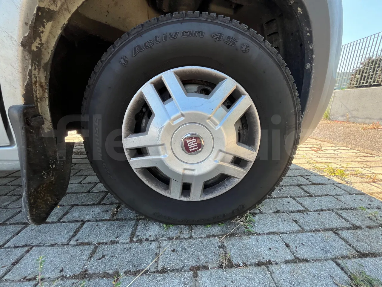 Fiat Ducato 250B/Euro4 - 0.88 Kw - 5,413 Mt - tread condition front tires left