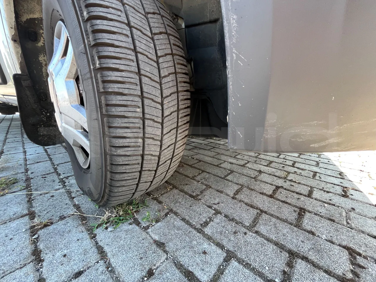 Fiat Ducato 250B/Euro4 - 0.88 Kw - 5,413 Mt - rear left tire photo