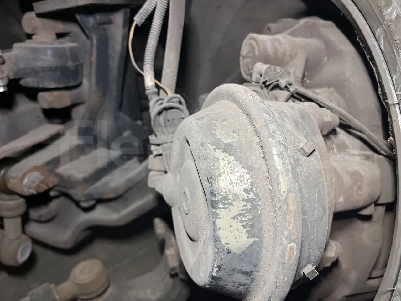 Ankai HFF6110GS1 ANKAI - Euro5 - 209kW - 11.400mt - front brake calipers left