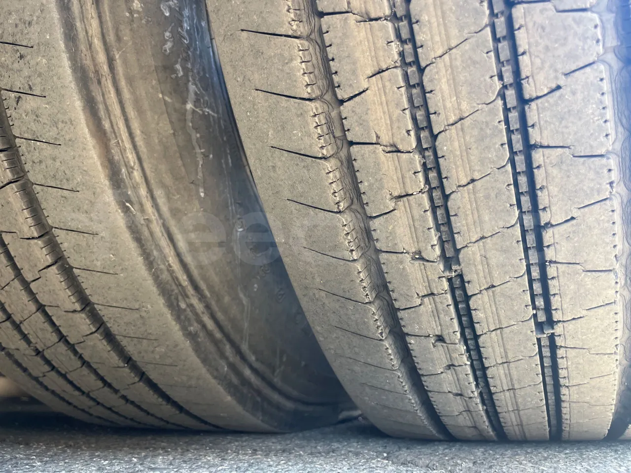 Ankai HFF6110GS1 ANKAI - Euro5 - 209kW - 11.400mt - tread condition second axle tires right