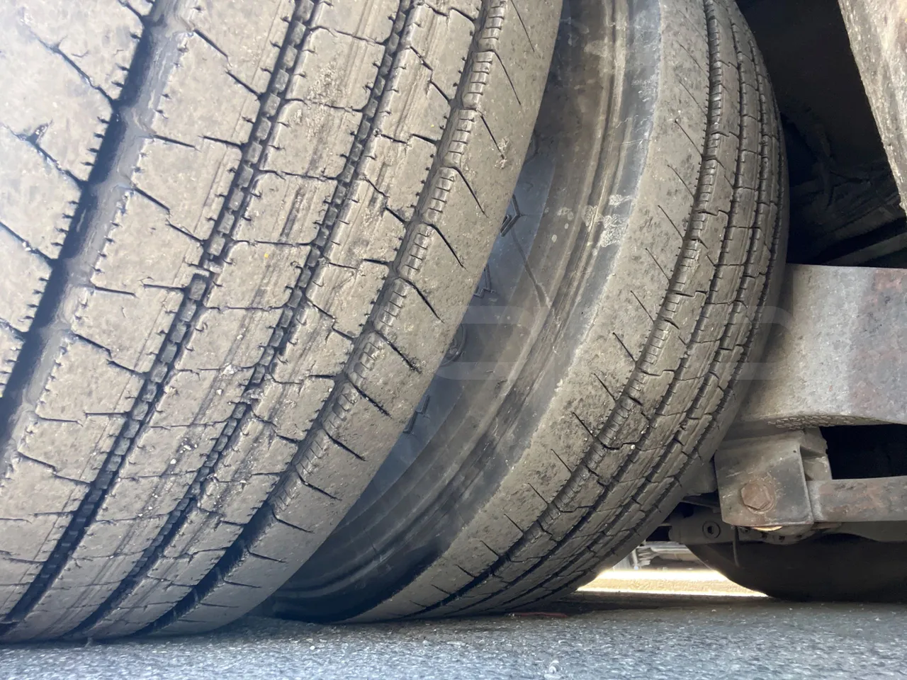 Ankai HFF6110GS1 ANKAI - Euro5 - 209kW - 11.400mt - tread condition third axle tires right